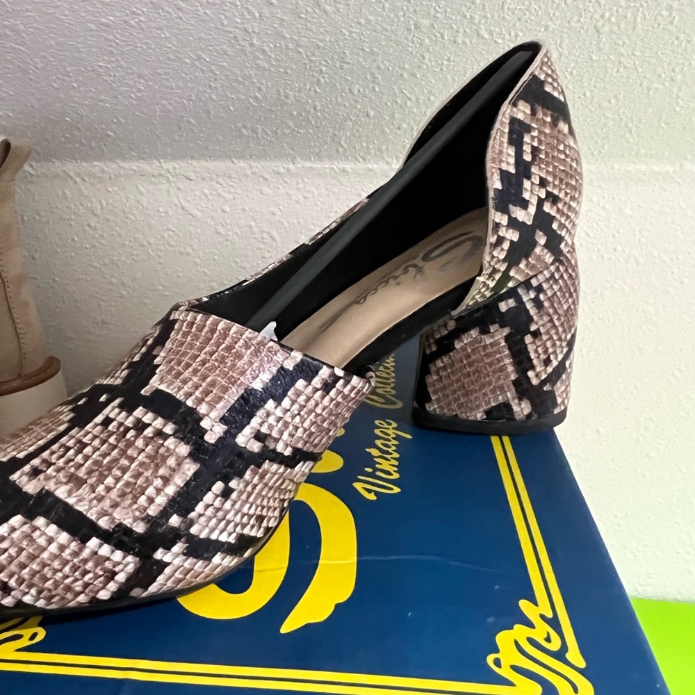 Sbicca Cream and Black Heels with Elegant Stiletto Design